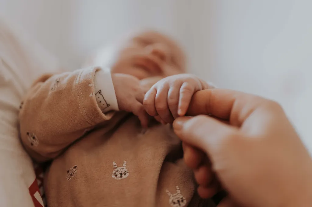 Photographe-nouveau-ne-Naissance-bebe-Alpes-maritimes