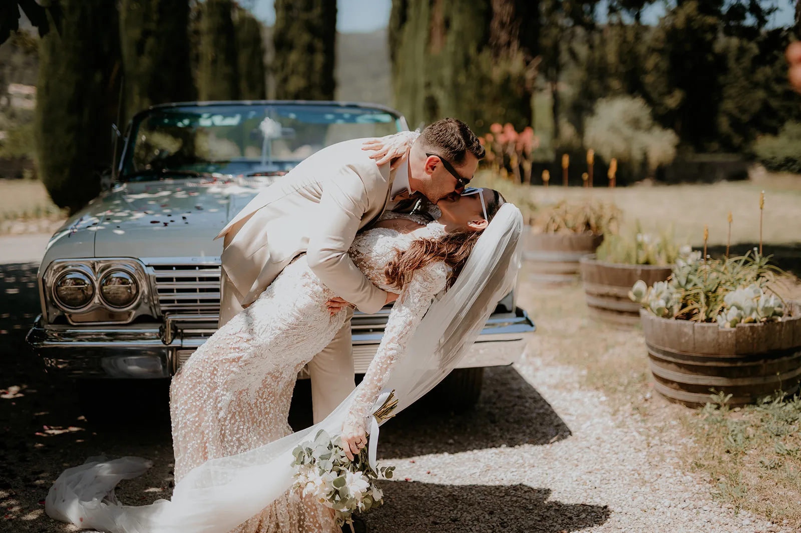Mariés au Moulin de la Camandoule à Fayence – Lively Stories, photographe de mariage en Provence et dans les Alpes-Maritimes.