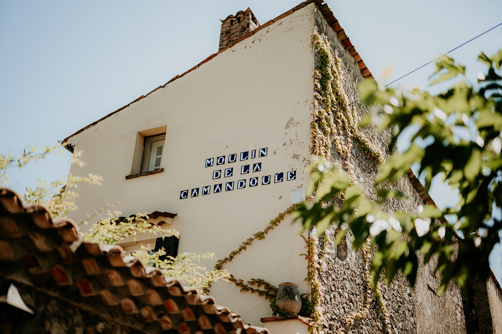 PHOTOGRAPHE MARIAGE MOULIN DE LA CAMANDOULE À FAYENCE EN PROVENCE ALPES CÔTE D'AZUR