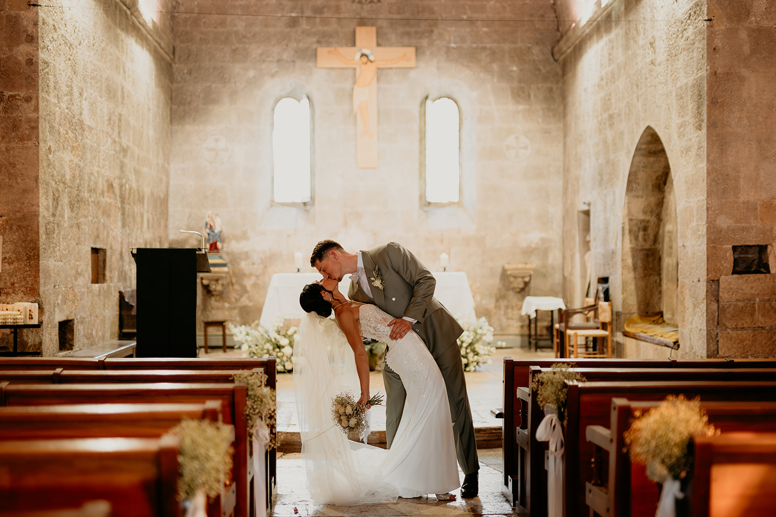Photographe de mariage au Château Sainte Roseline en Provence – Cérémonie lumineuse
