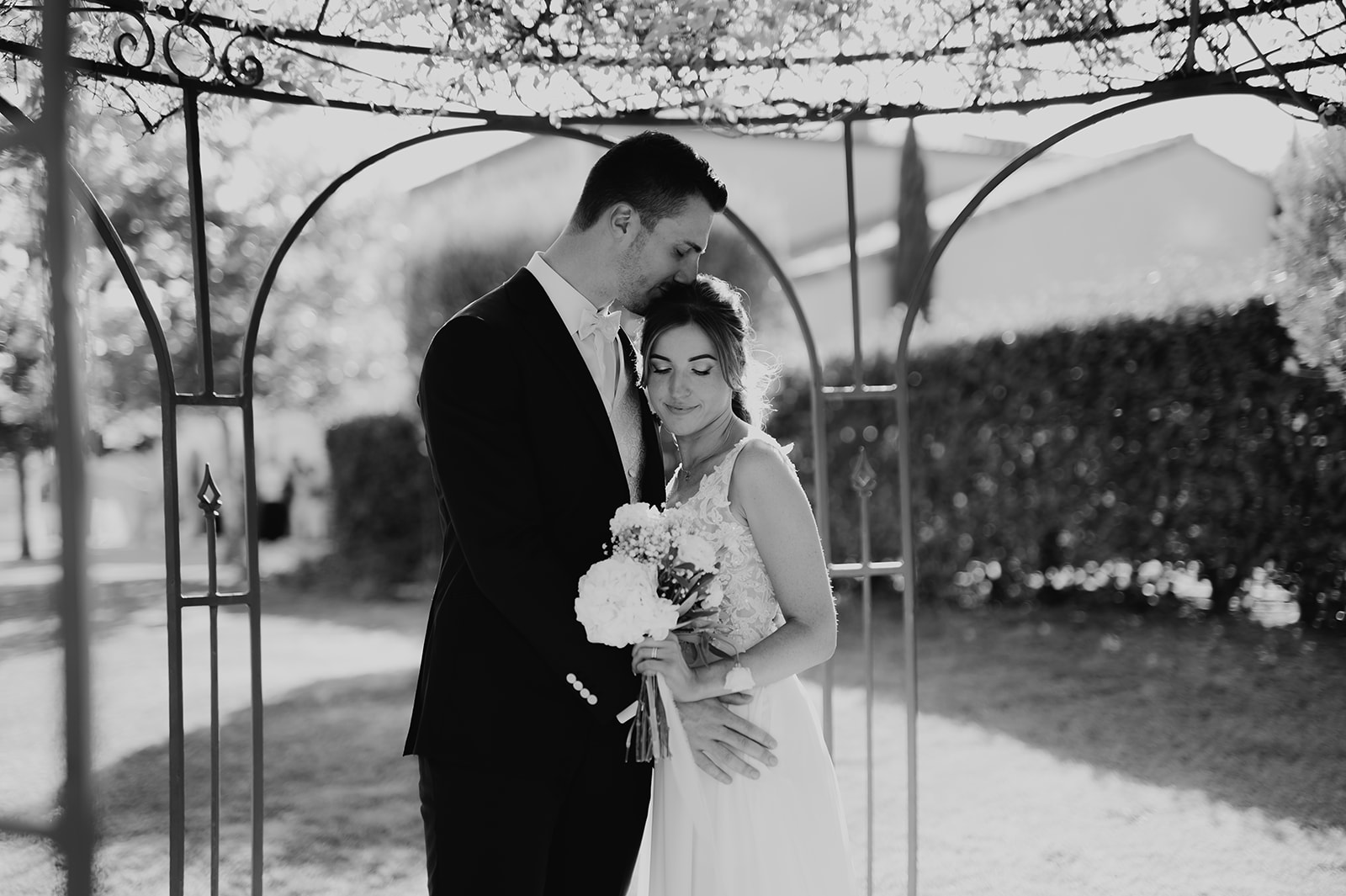 PHOTOGRAPHE DE MARIAGE AU JAS DU PEBRIER DANS LE VAR (83)