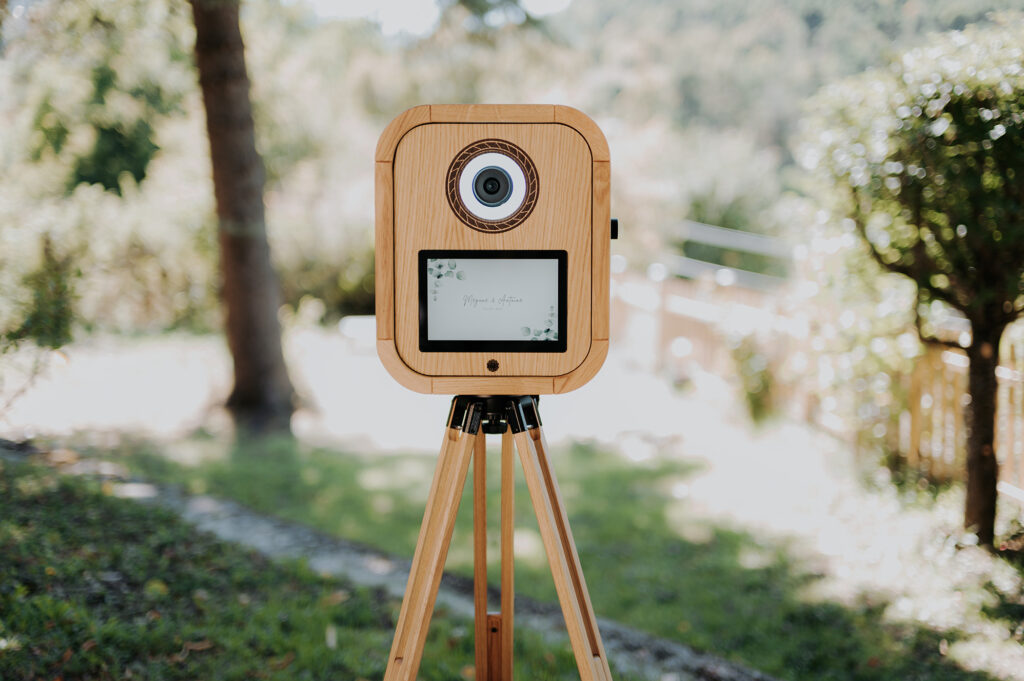 Location photobooth en bois vintage Alpes-Maritimes VAR PACA