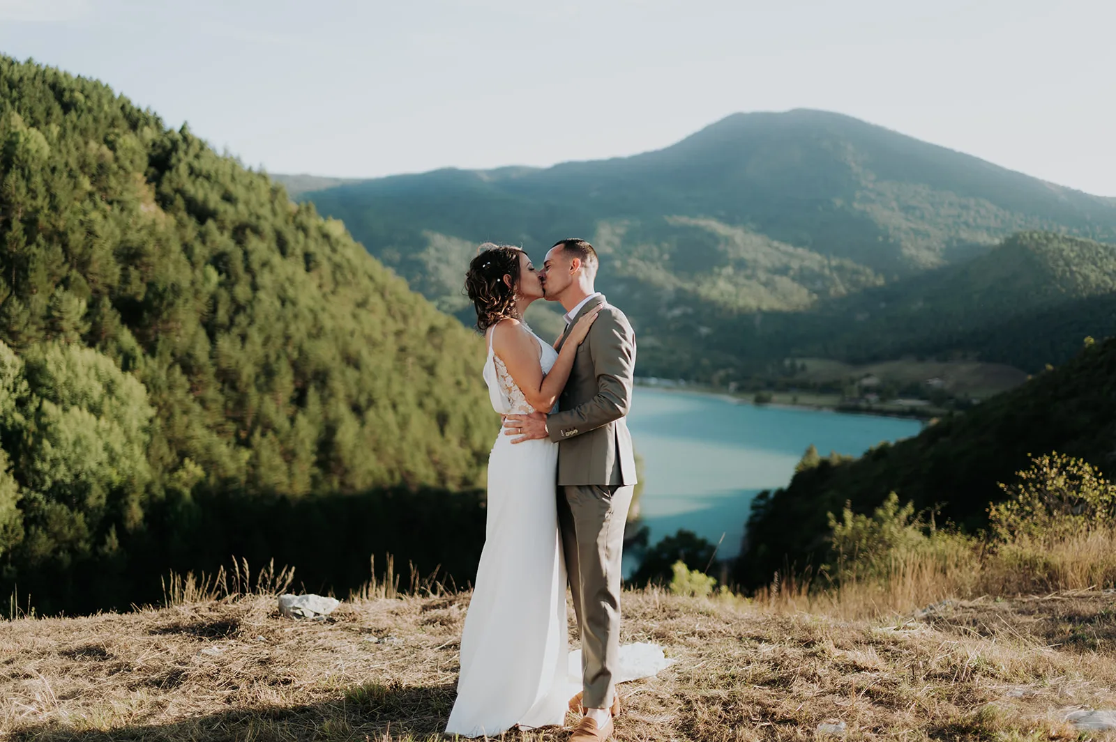 PHOTOGRAPHE DE MARIAGE AU CHATEAU DE MEOUILLES À SAINT-ANDRÉ- LES-ALPES