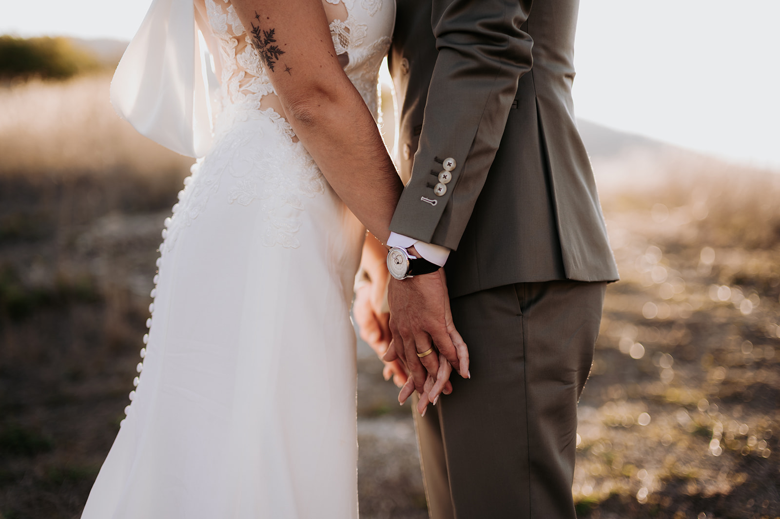 PHOTOGRAPHE DE MARIAGE AU CHATEAU DE MEOUILLES À SAINT-ANDRÉ- LES-ALPES PHOTOGRAPHE DE MARIAGE AU CHATEAU DE MEOUILLES À SAINT-ANDRÉ- LES-ALPES