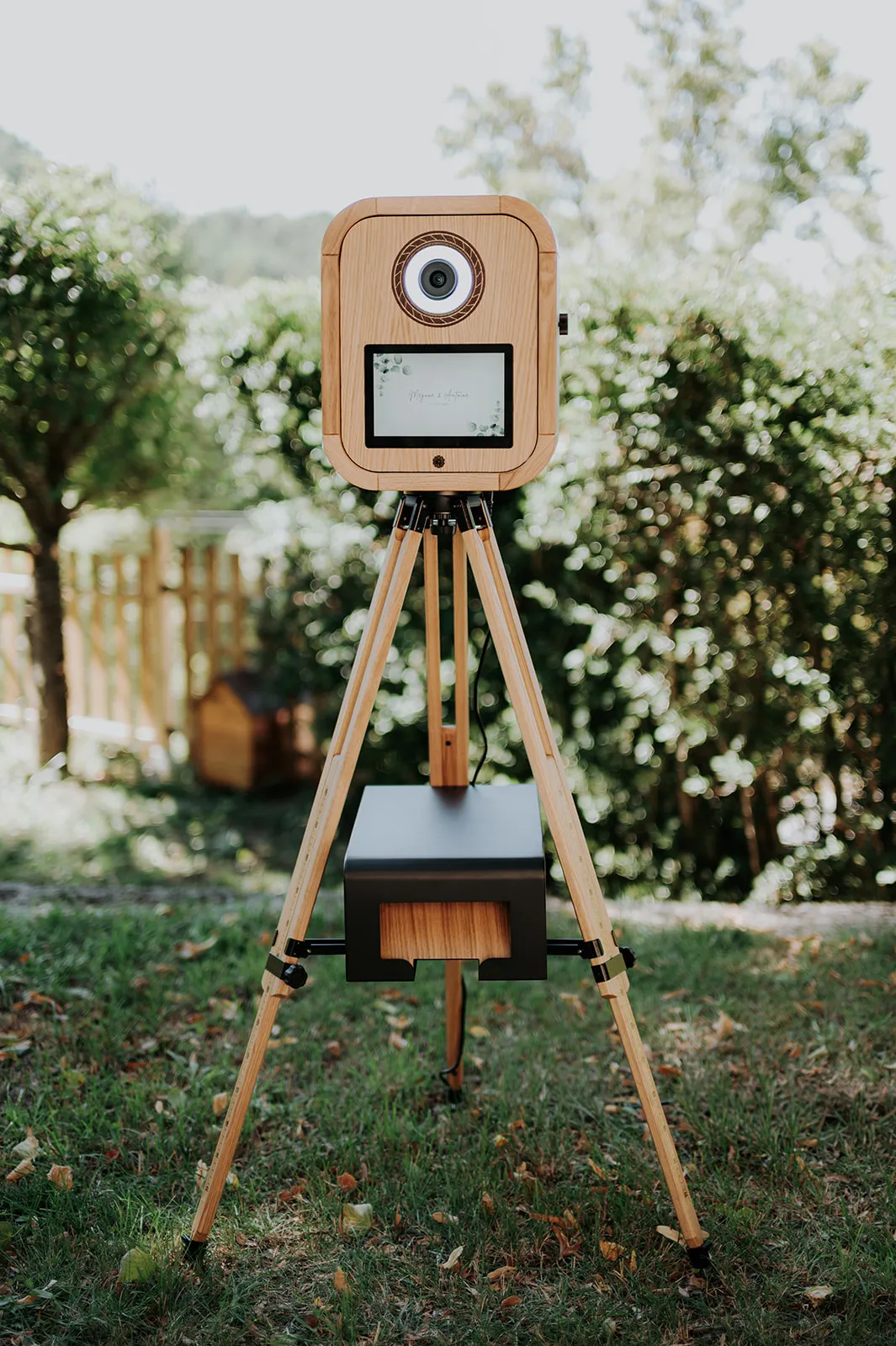 Photobooth vintage pour mariage en Provence – borne photo en bois