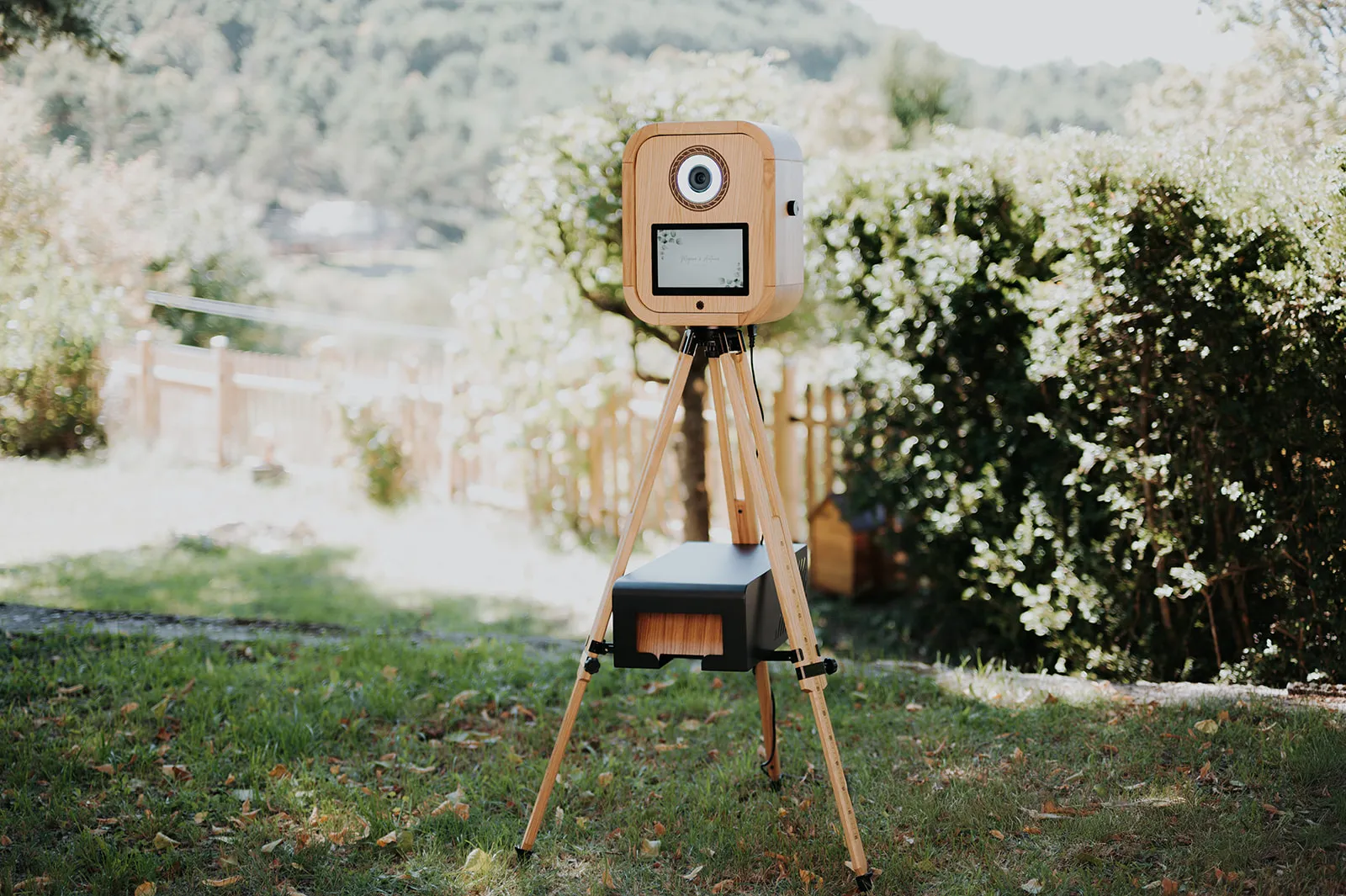 Location photobooth en bois vintage Alpes-Maritimes VAR PACA Location photobooth en bois vintage Alpes-Maritimes VAR PACA 06