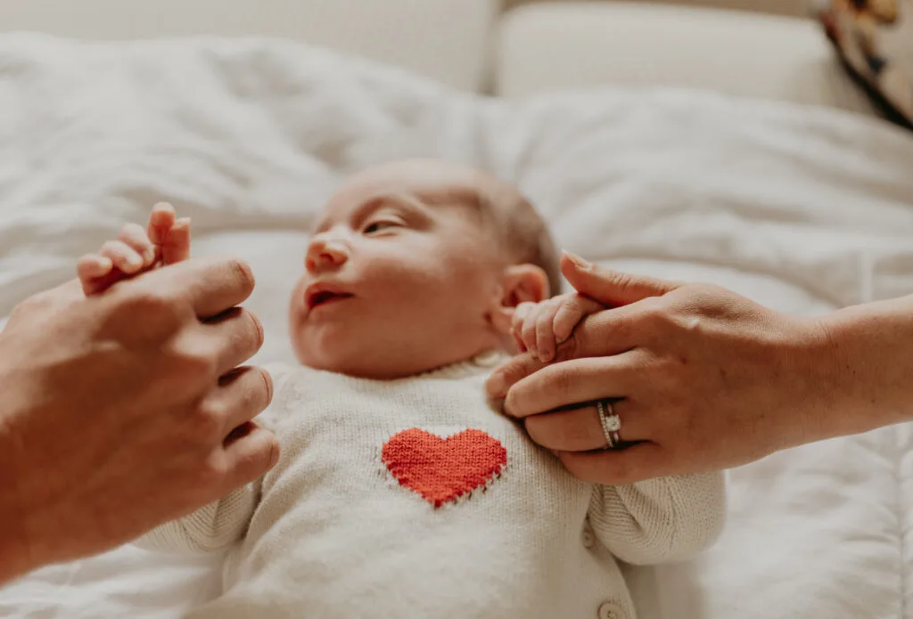 Photographe naissance lifestyle à domicile dans les Alpes-Maritimes