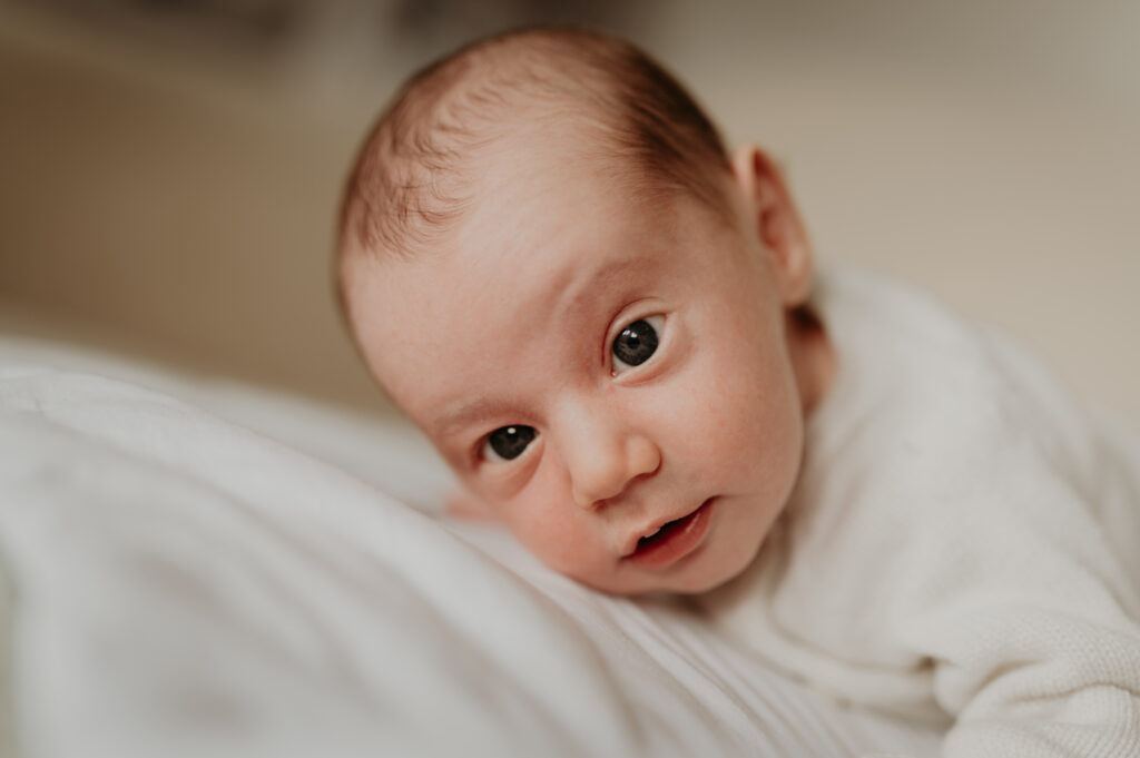 Photographe naissance lifestyle à domicile dans les Alpes-Maritimes